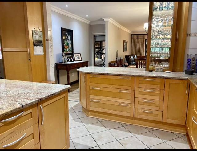 4 BEDROOM TOWNHOUSE FOR SALE IN HELICON HEIGHTS